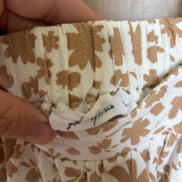 Girl and the sun dress - Picture 5 of 5